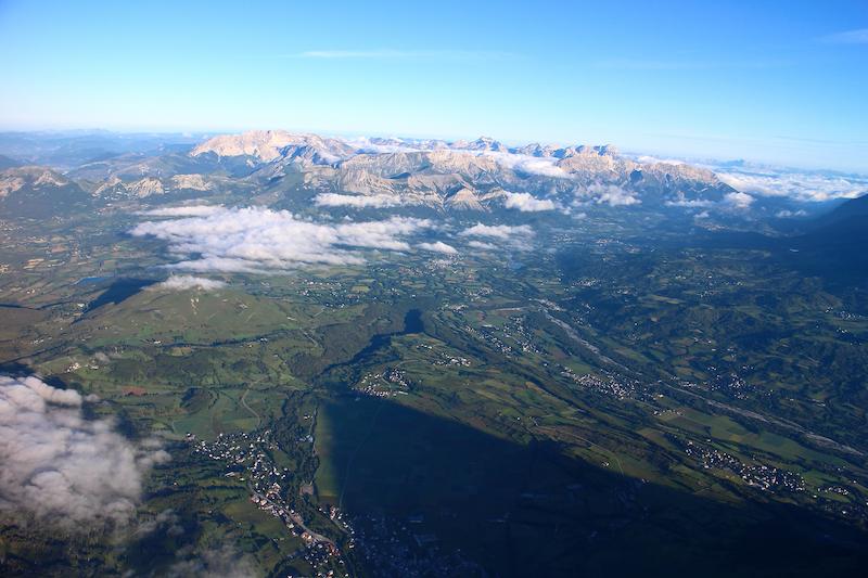 Vue sur le massif des écrins et les vallées alpines