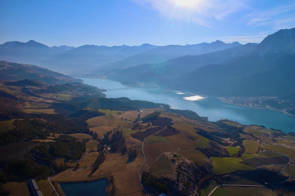 Lever de soleil sur la lac de Serre-Ponçon 